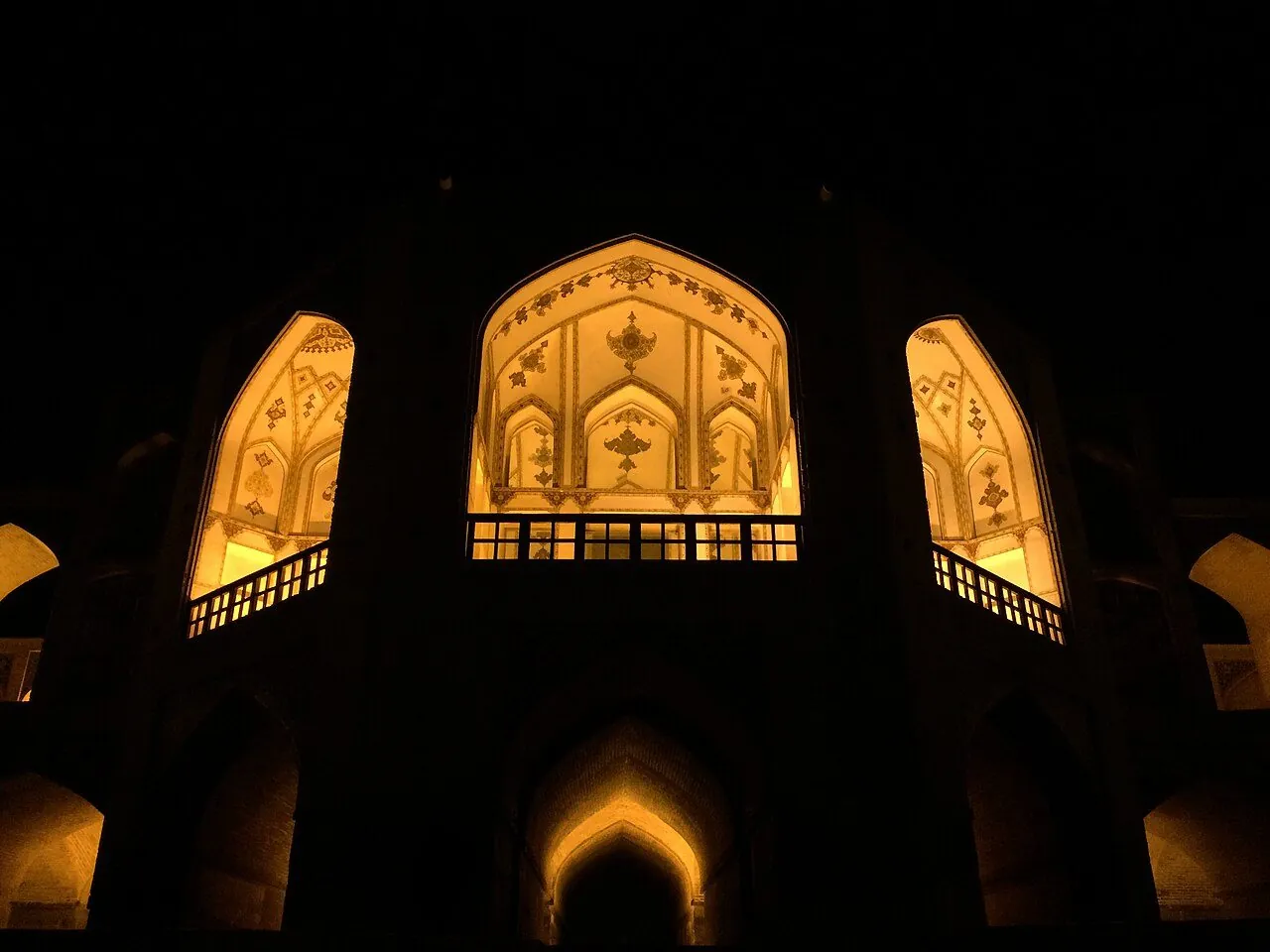 Isfahan — Safavid Silk Road capital