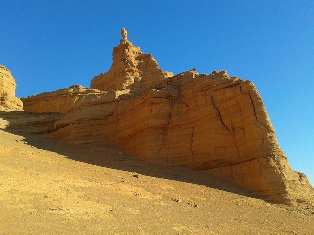 Sunset over the dunes of the Dasht-e Lut — UNESCO World Heritage since 2016.