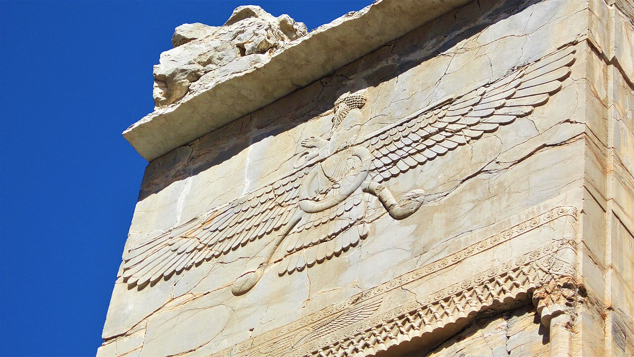 فروهر، تخت جمشید — نمادِ اخلاقِ زرتشتی.