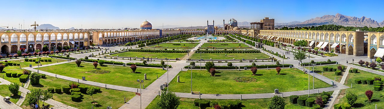 میدانِ نقش‌جهانِ اصفهان — مرکزِ تشریفاتیِ صفوی (یونسکو).
