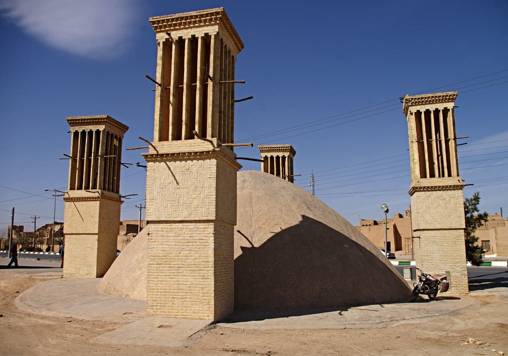 آب‌انبارِ یزد، تغذیه از قنات.